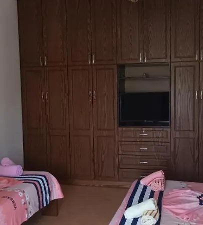 Resul Pushi Πανσιόν 3*