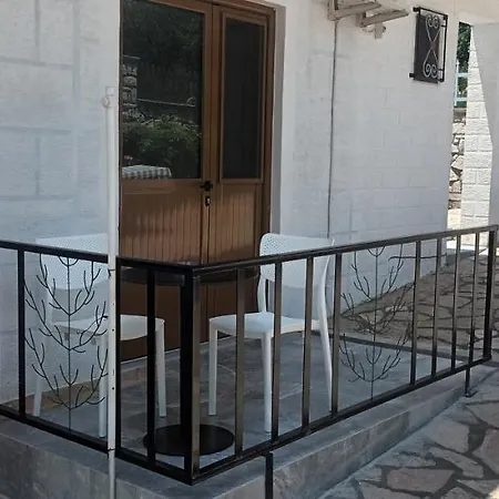 Resul Pushi بيت ضيافة 3*